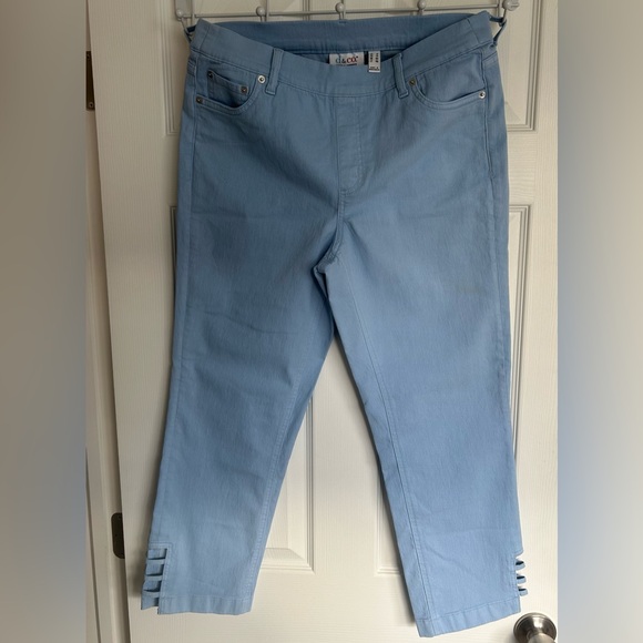 New Denim & Co. Classic Stretch Slim Straight Crop Jean size 10 Sky Blue Wash - Picture 2 of 8